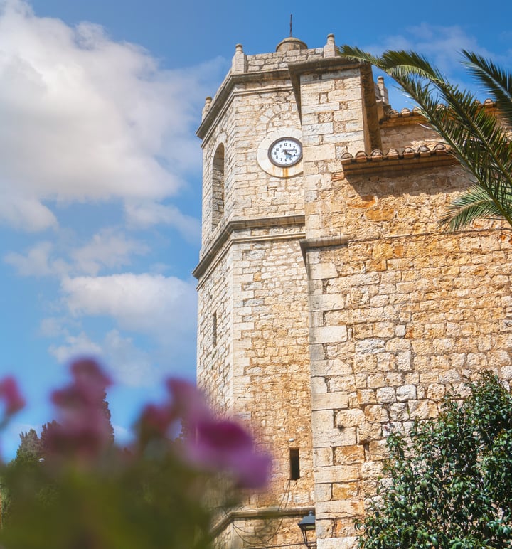 Living in Vall de Pop means enjoying a rural lifestyle in a privileged natural setting.